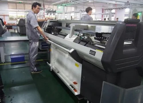 What is the needle selection technology of a Computerized flat knitting machine?