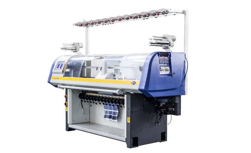 What is the correct way to operate a Computerized flat knitting machine?